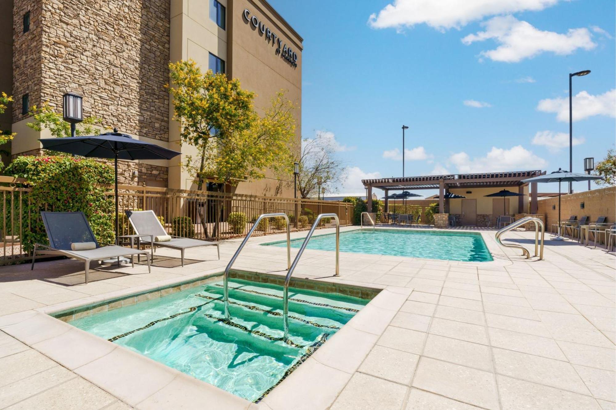 Courtyard By Marriott Phoenix Mesa Gateway Airport Esterno foto